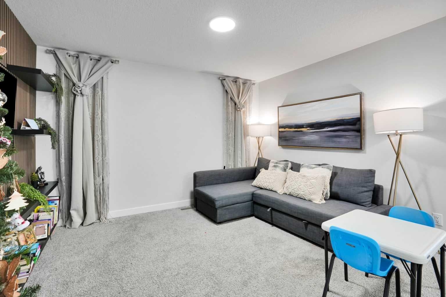 106 Amblehurst Way NW