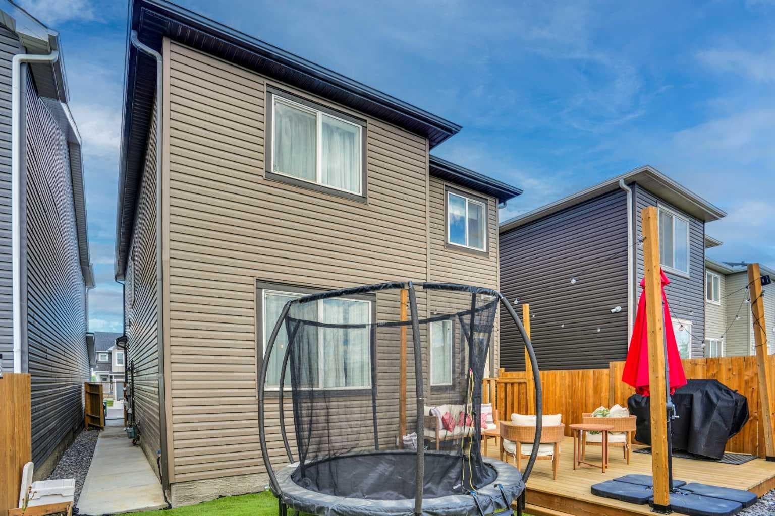 106 Amblehurst Way NW