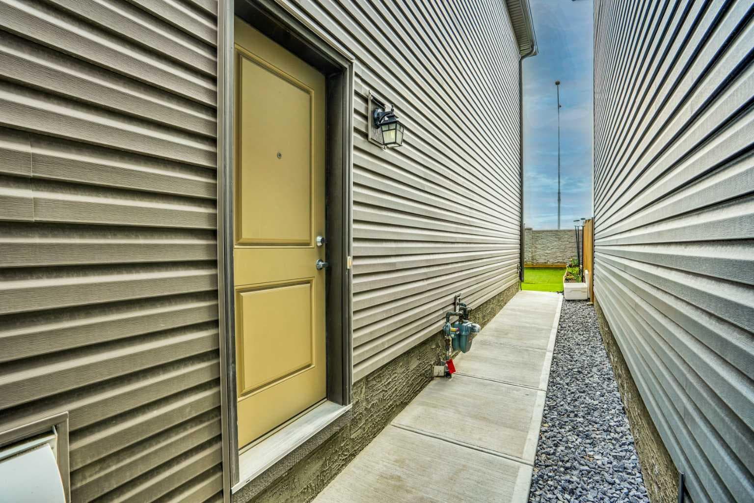 106 Amblehurst Way NW