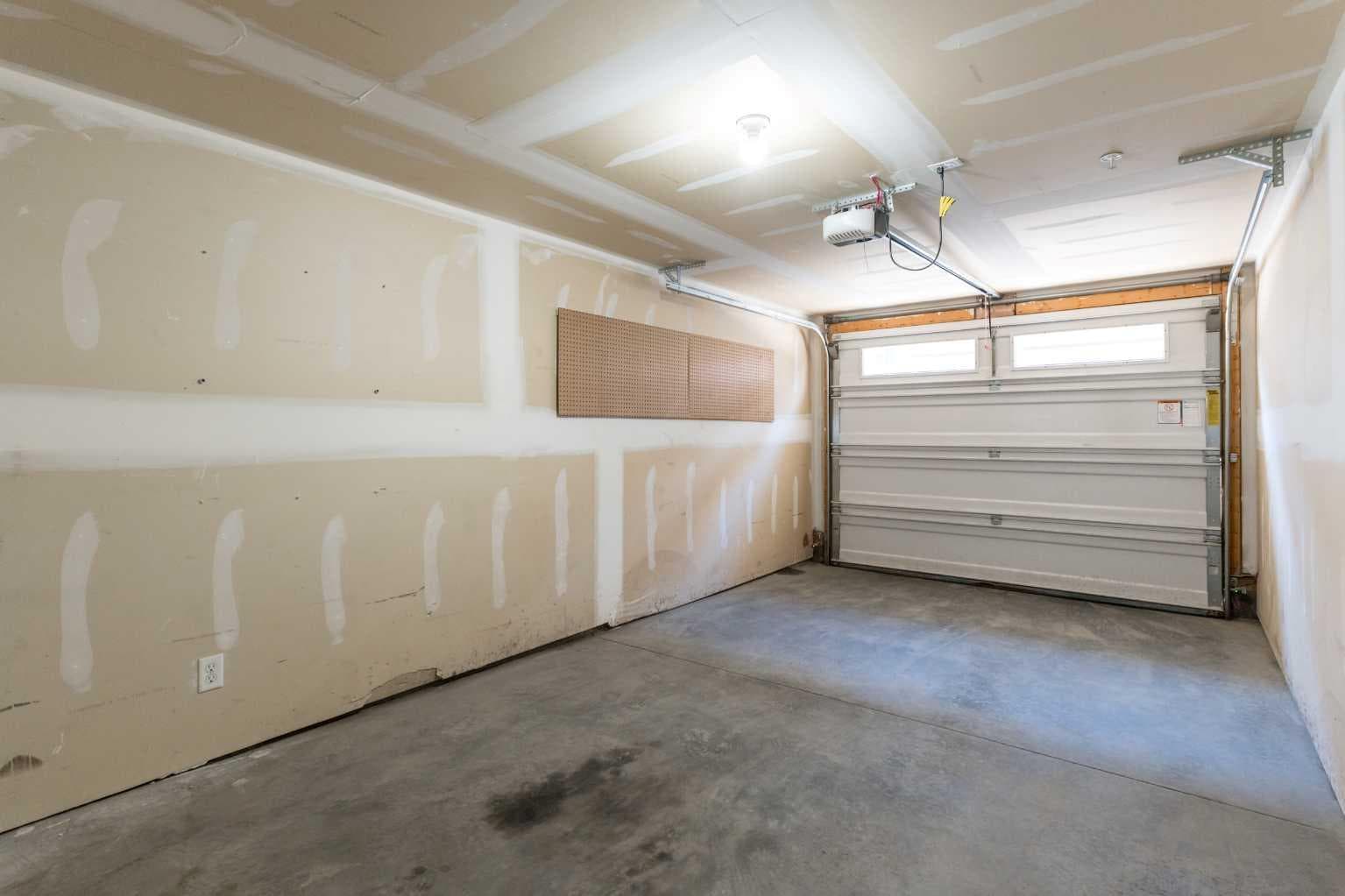 271 Livingston Common NE