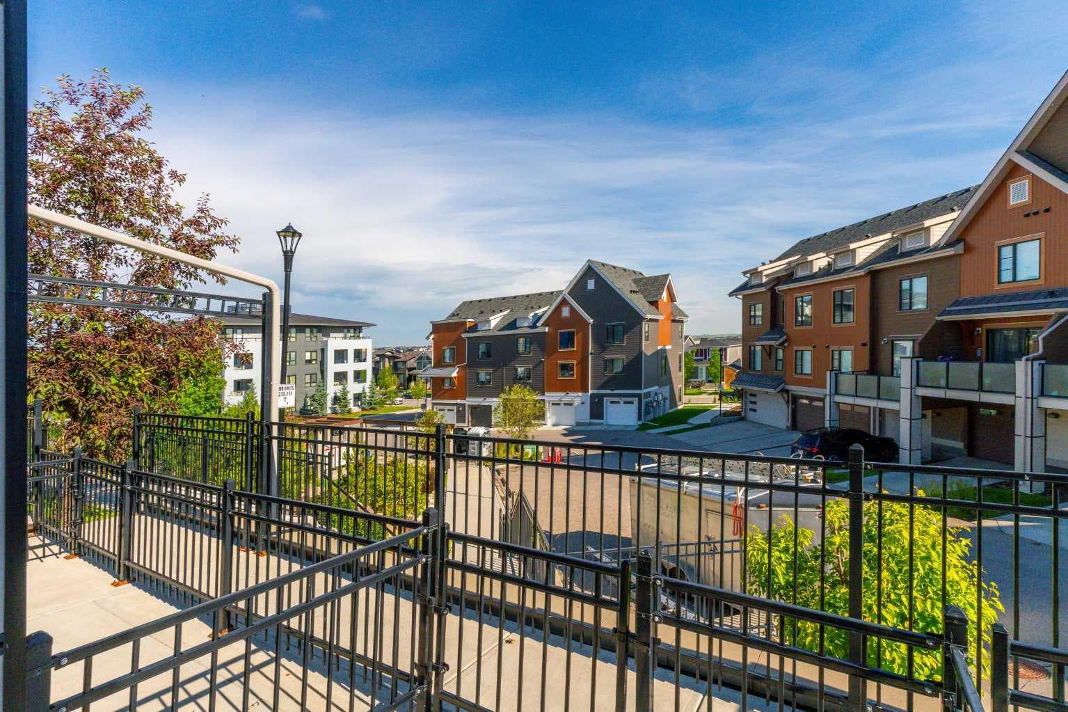 271 Livingston Common NE
