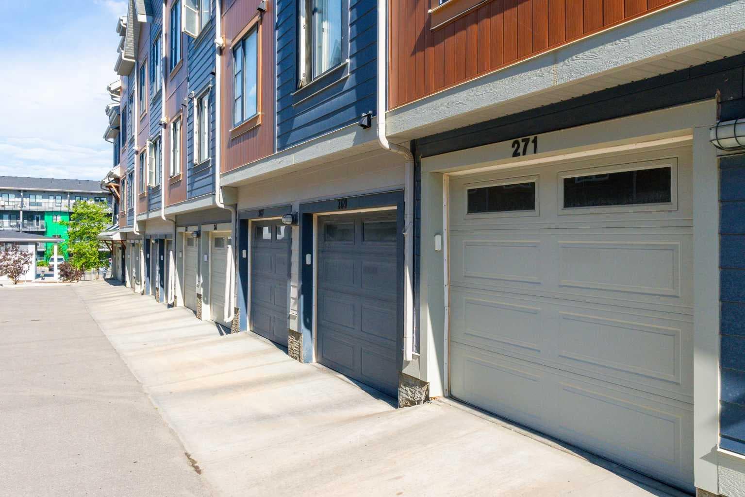 271 Livingston Common NE