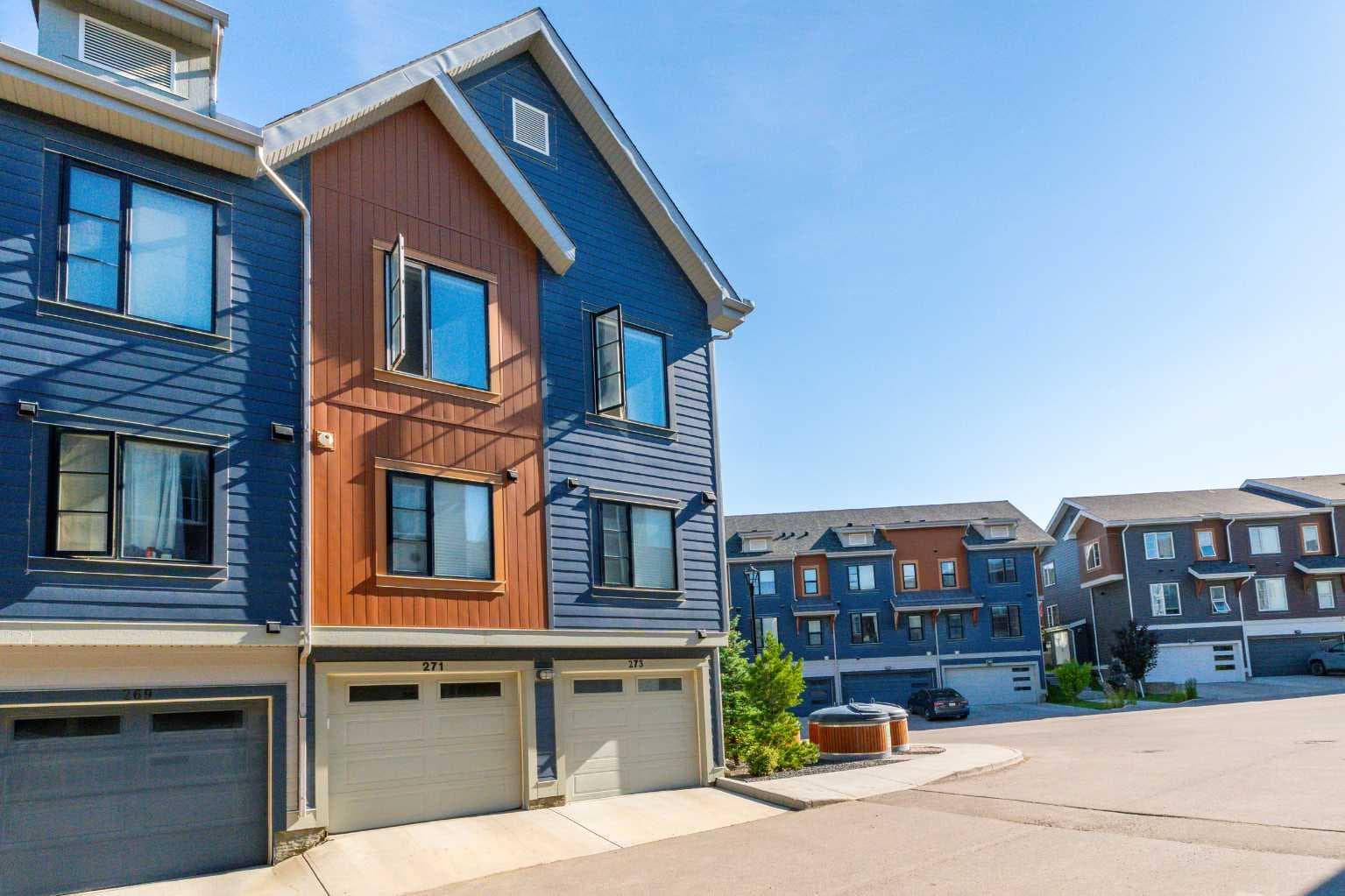 271 Livingston Common NE