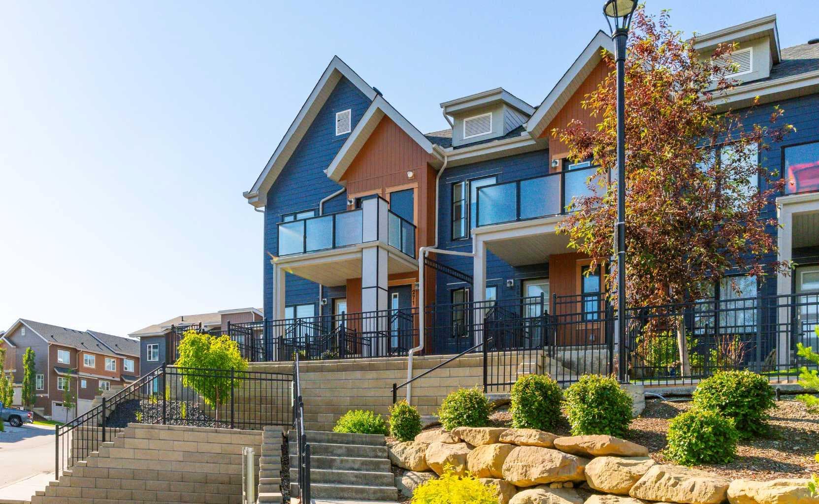 271 Livingston Common NE