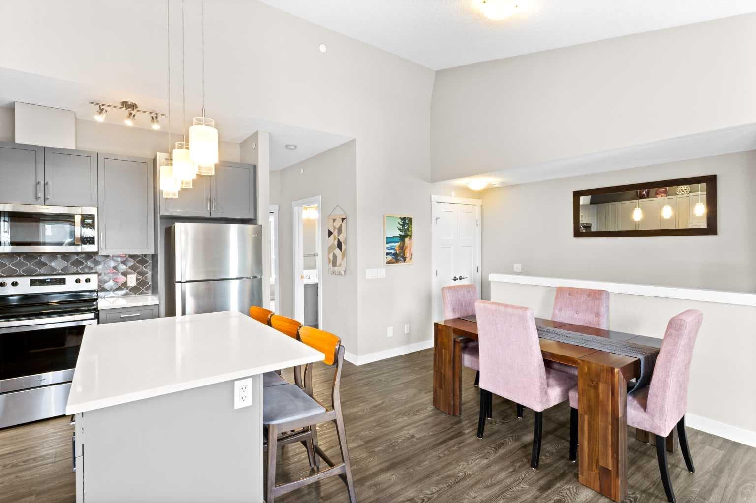 271 Livingston Common NE