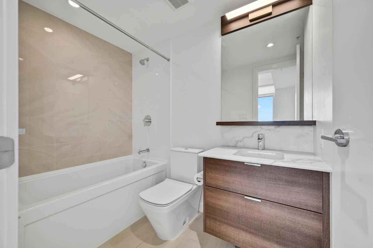 804, 118 Waterfront Court SW