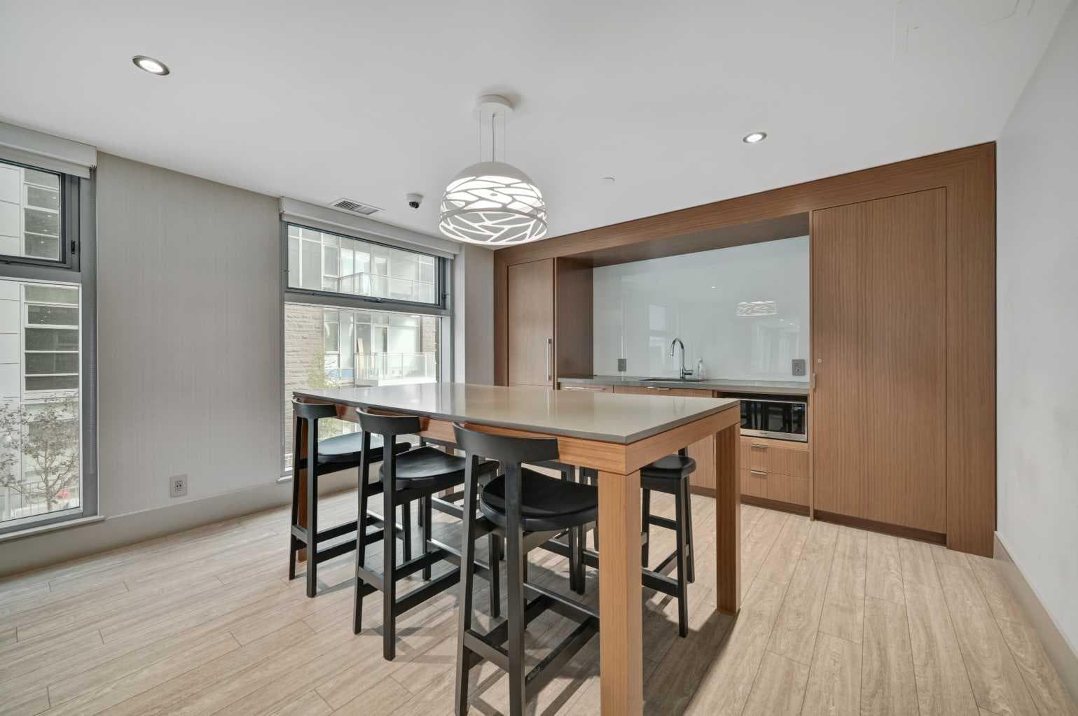 804, 118 Waterfront Court SW