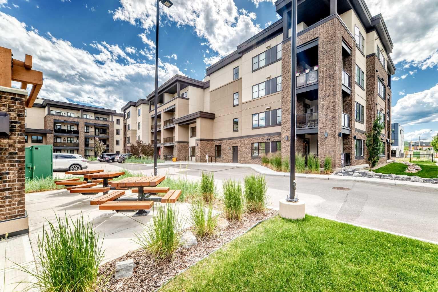 3407, 80 Greenbriar Place NW