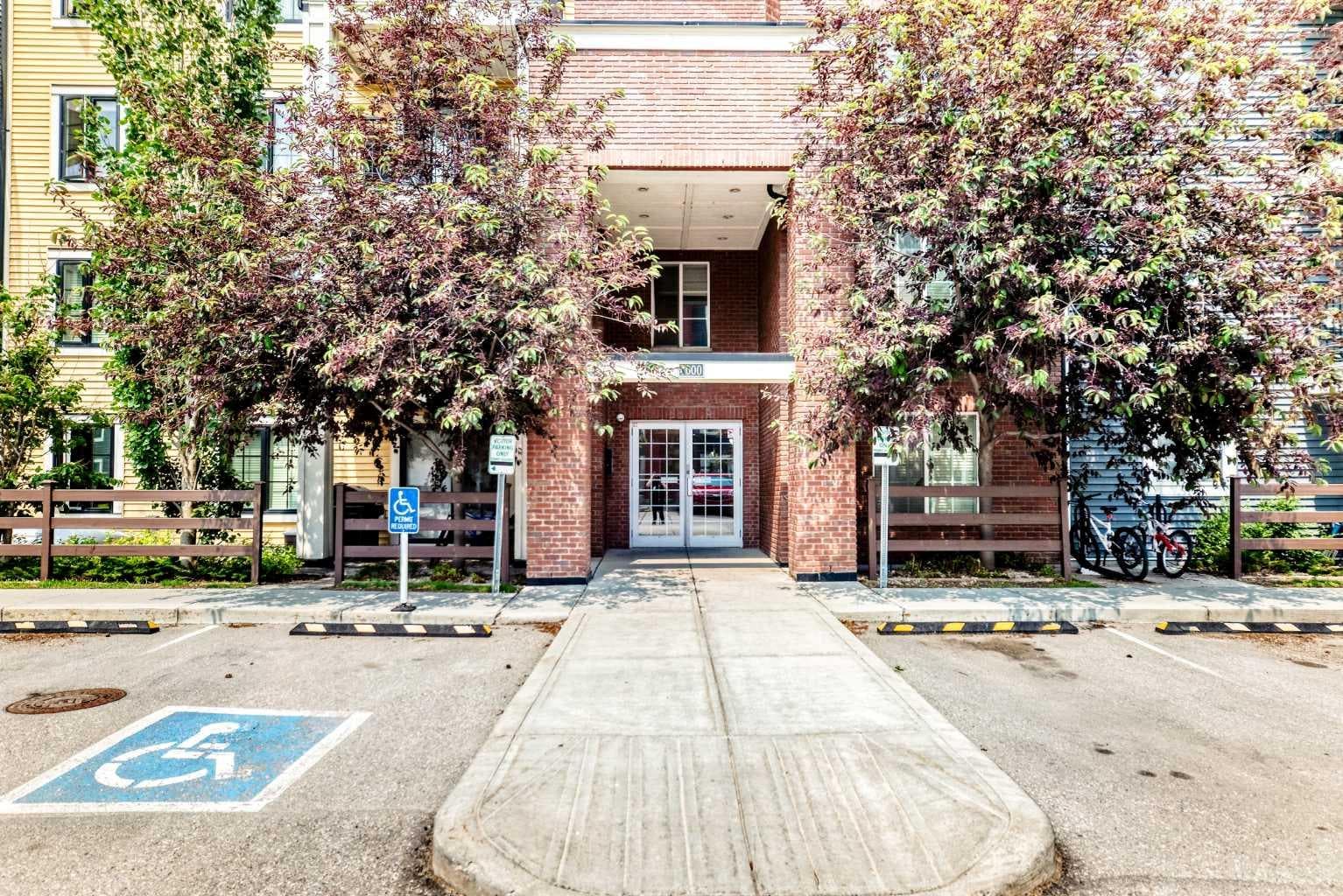 4302, 755 Copperpond Boulevard SE