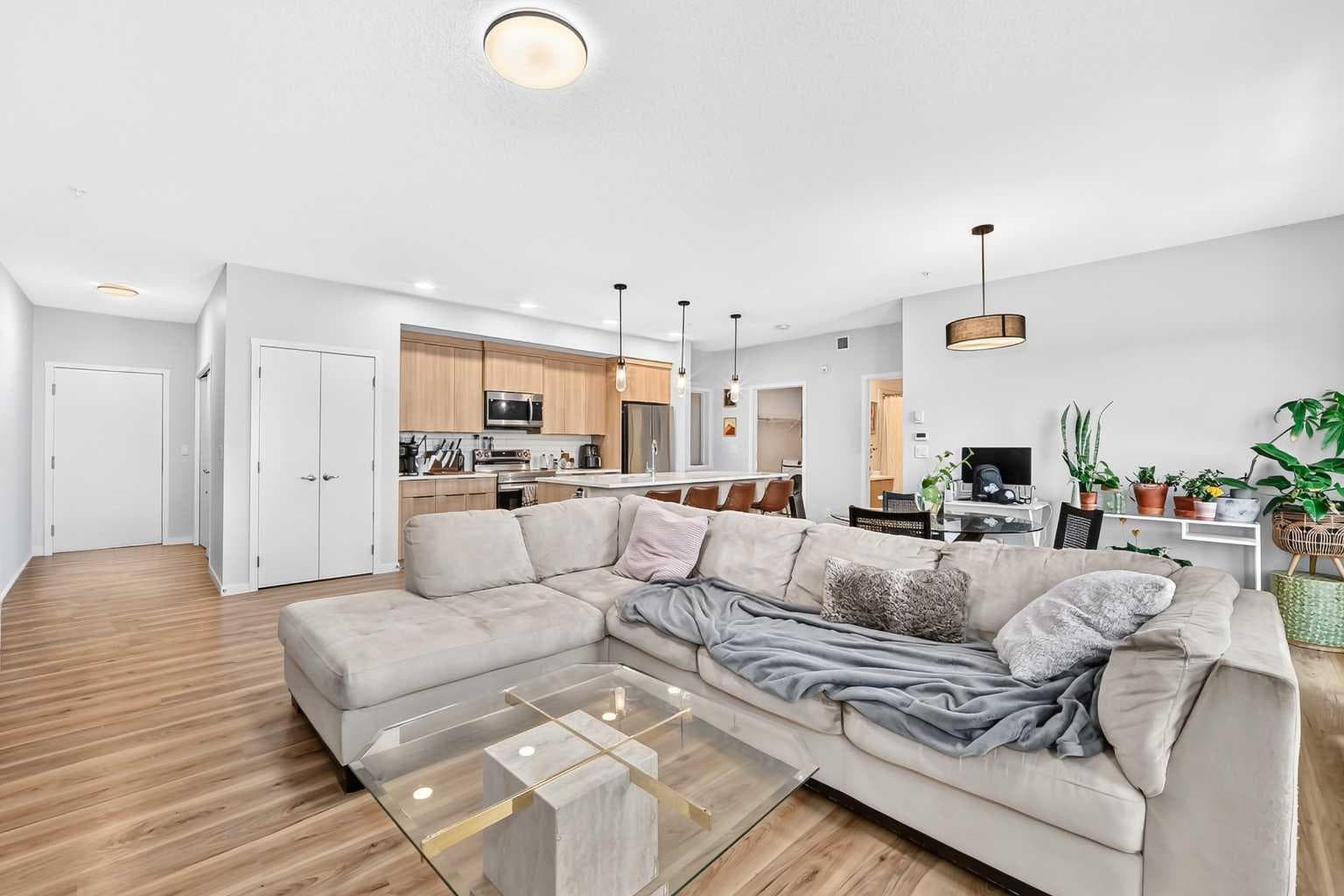3208, 220 Seton Grove SE