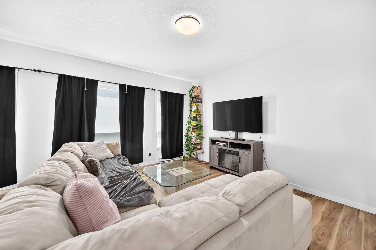 3208, 220 Seton Grove SE