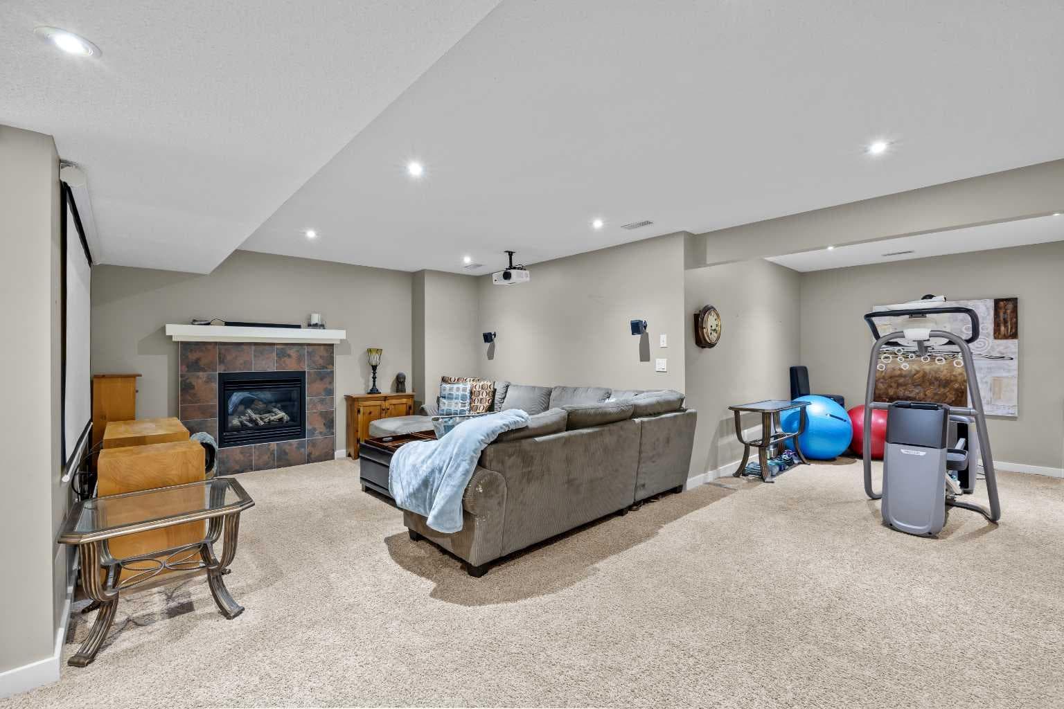 113 Tusslewood Bay NW