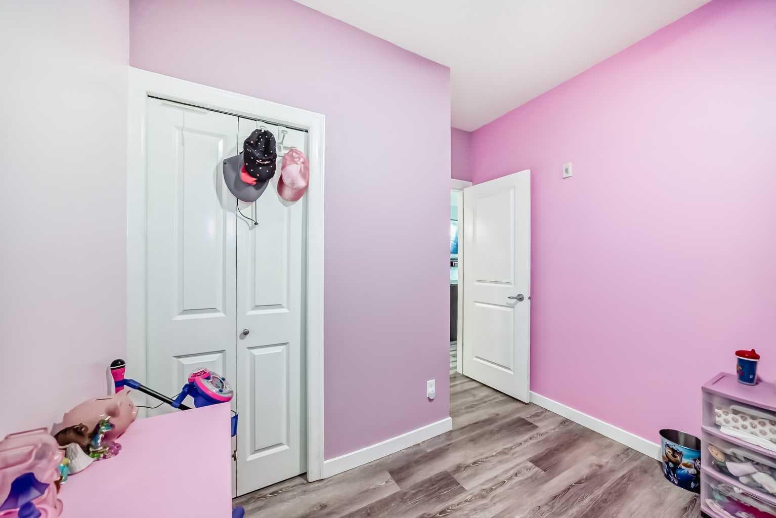 101, 117 Copperpond Common SE