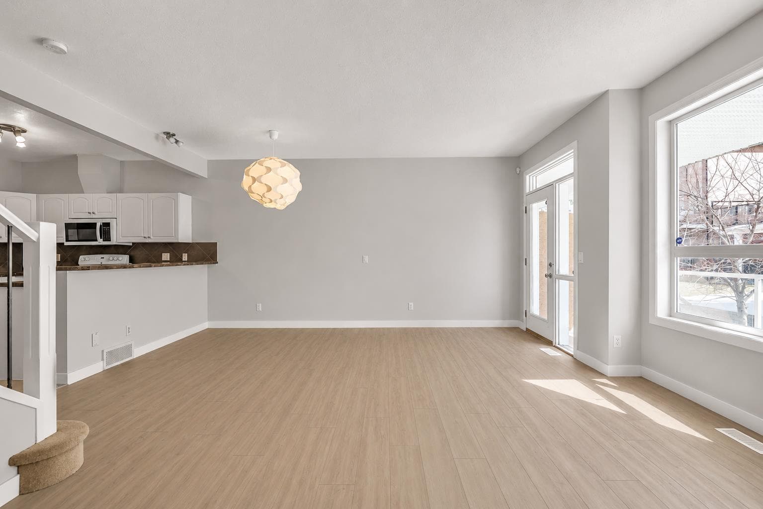 34 Royal Manor NW