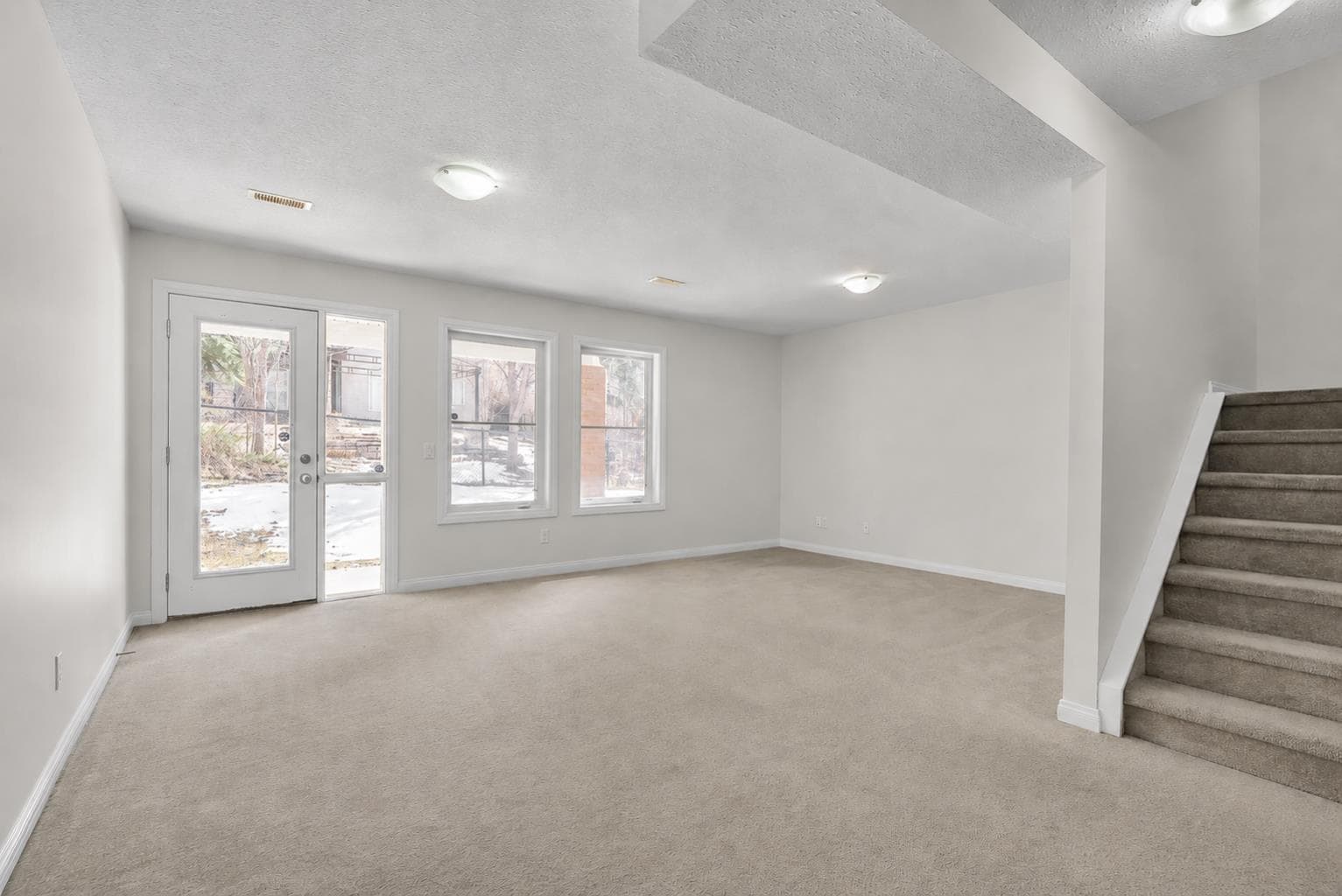 34 Royal Manor NW