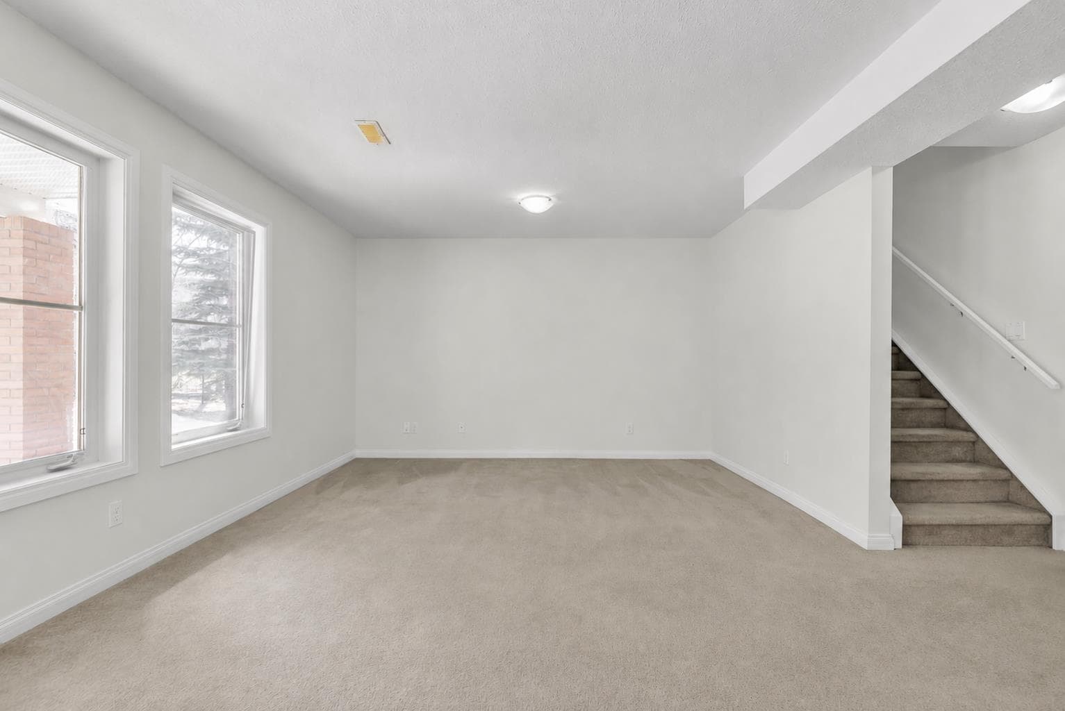 34 Royal Manor NW