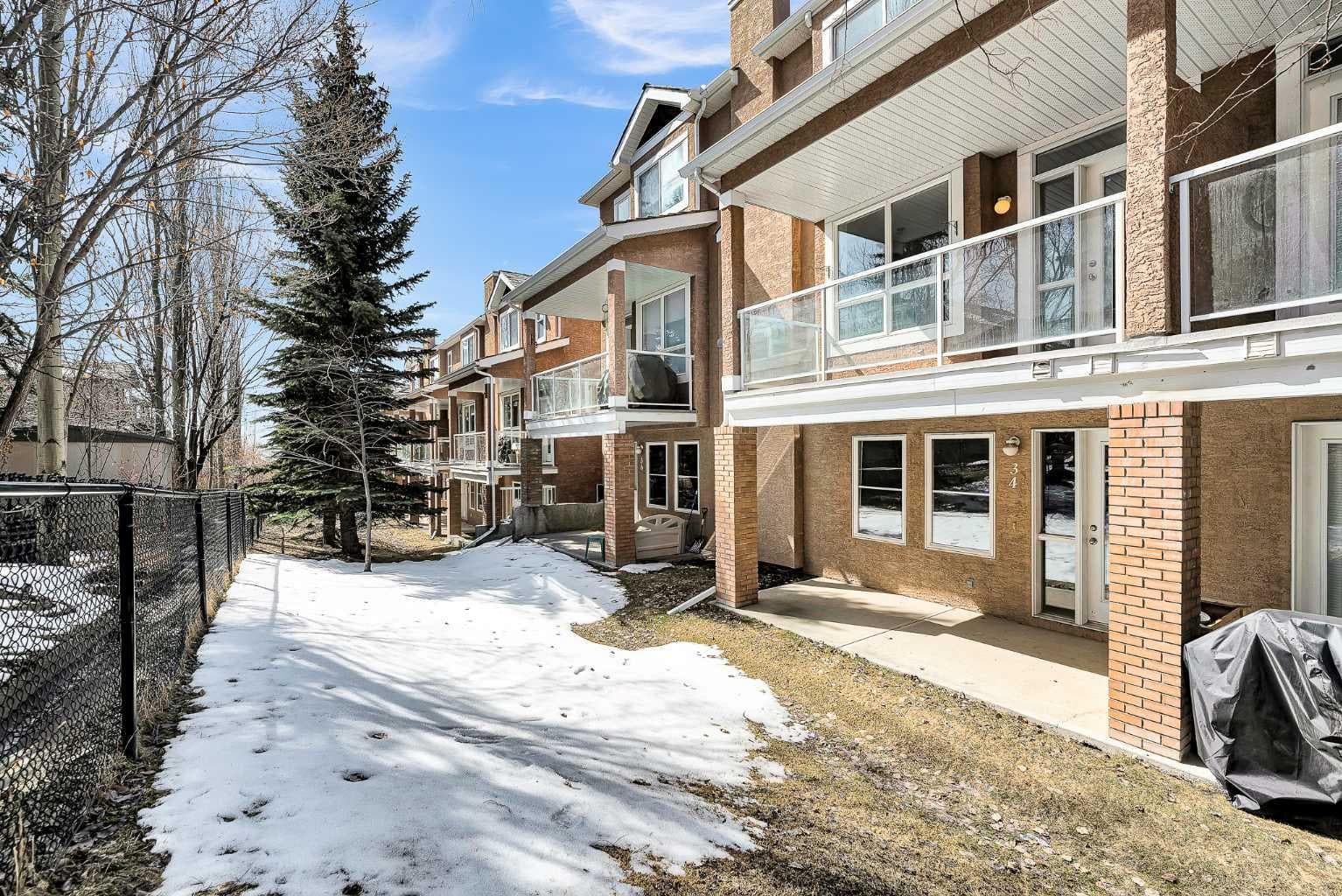 34 Royal Manor NW