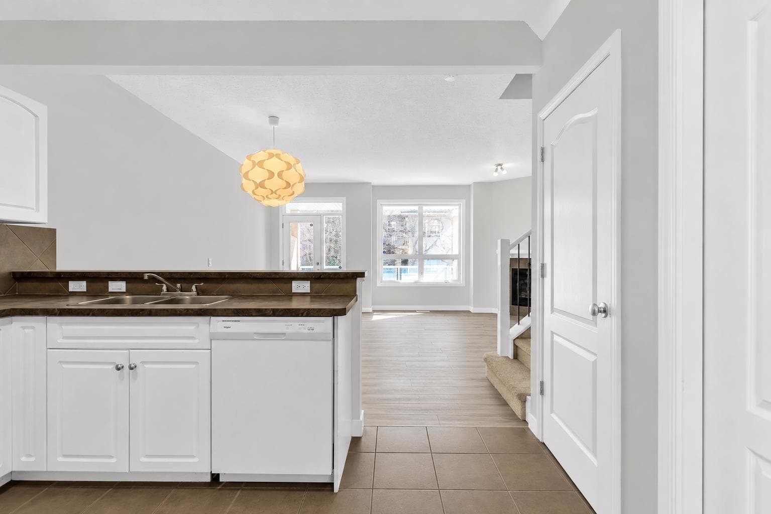 34 Royal Manor NW