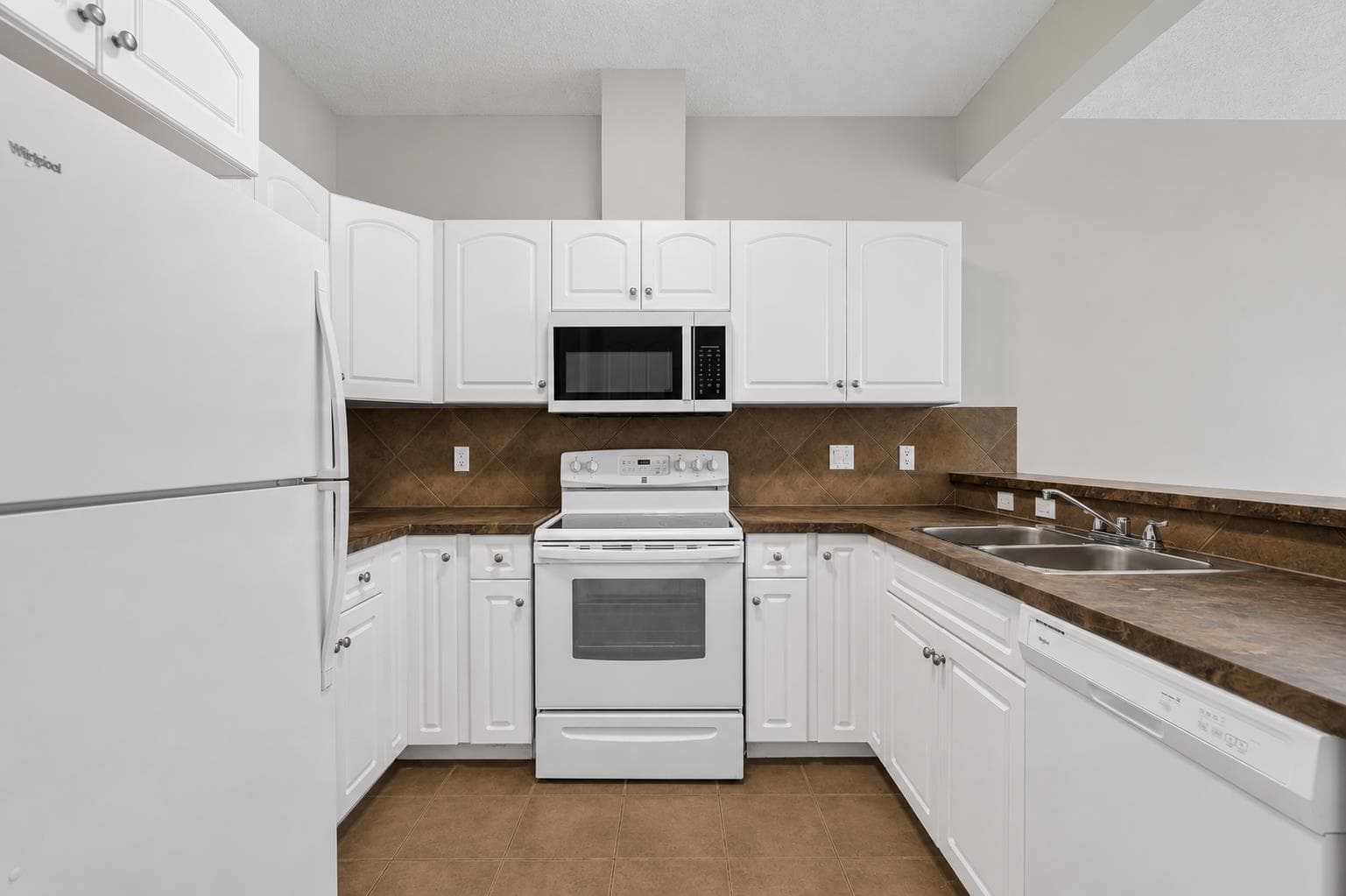 34 Royal Manor NW