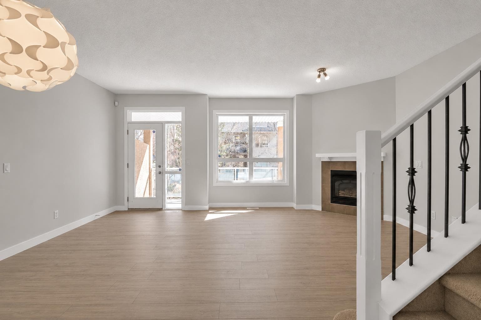 34 Royal Manor NW
