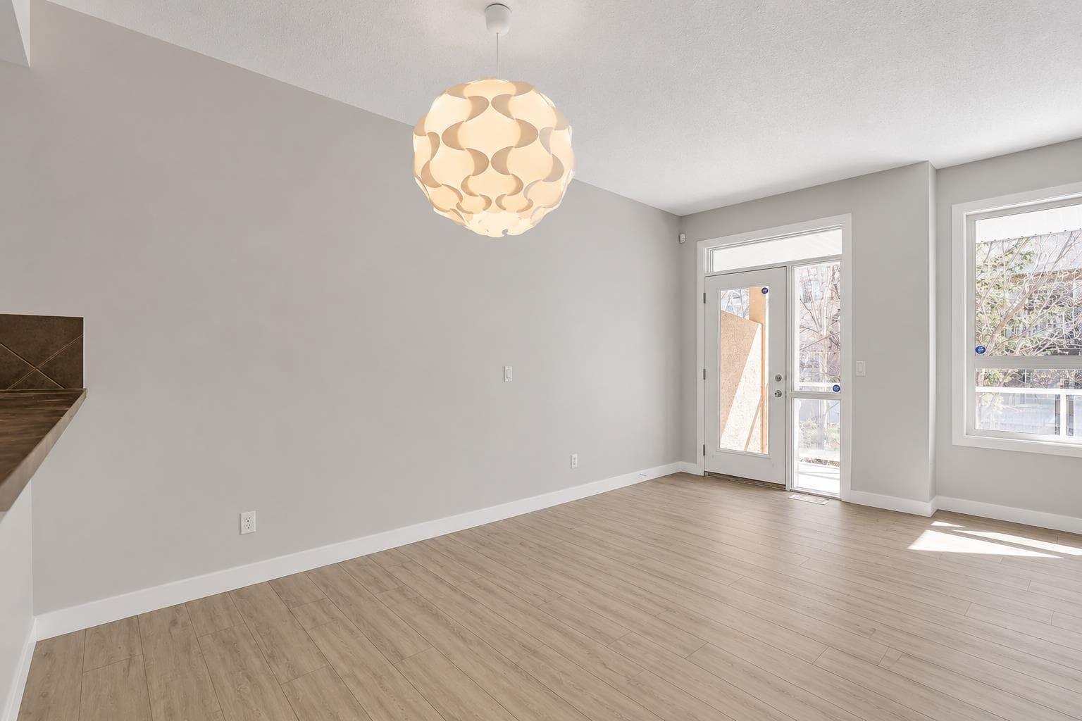 34 Royal Manor NW