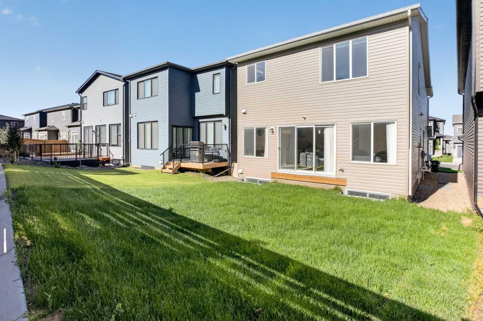 274 Lucas Place NW