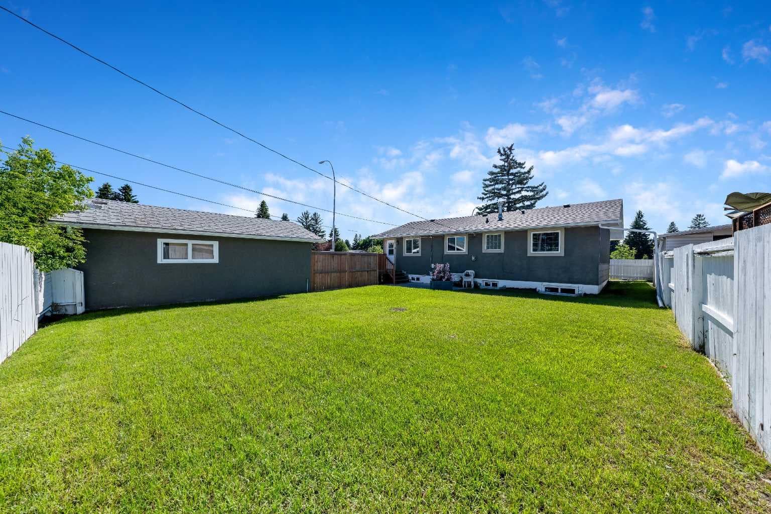 629 Agate Crescent SE