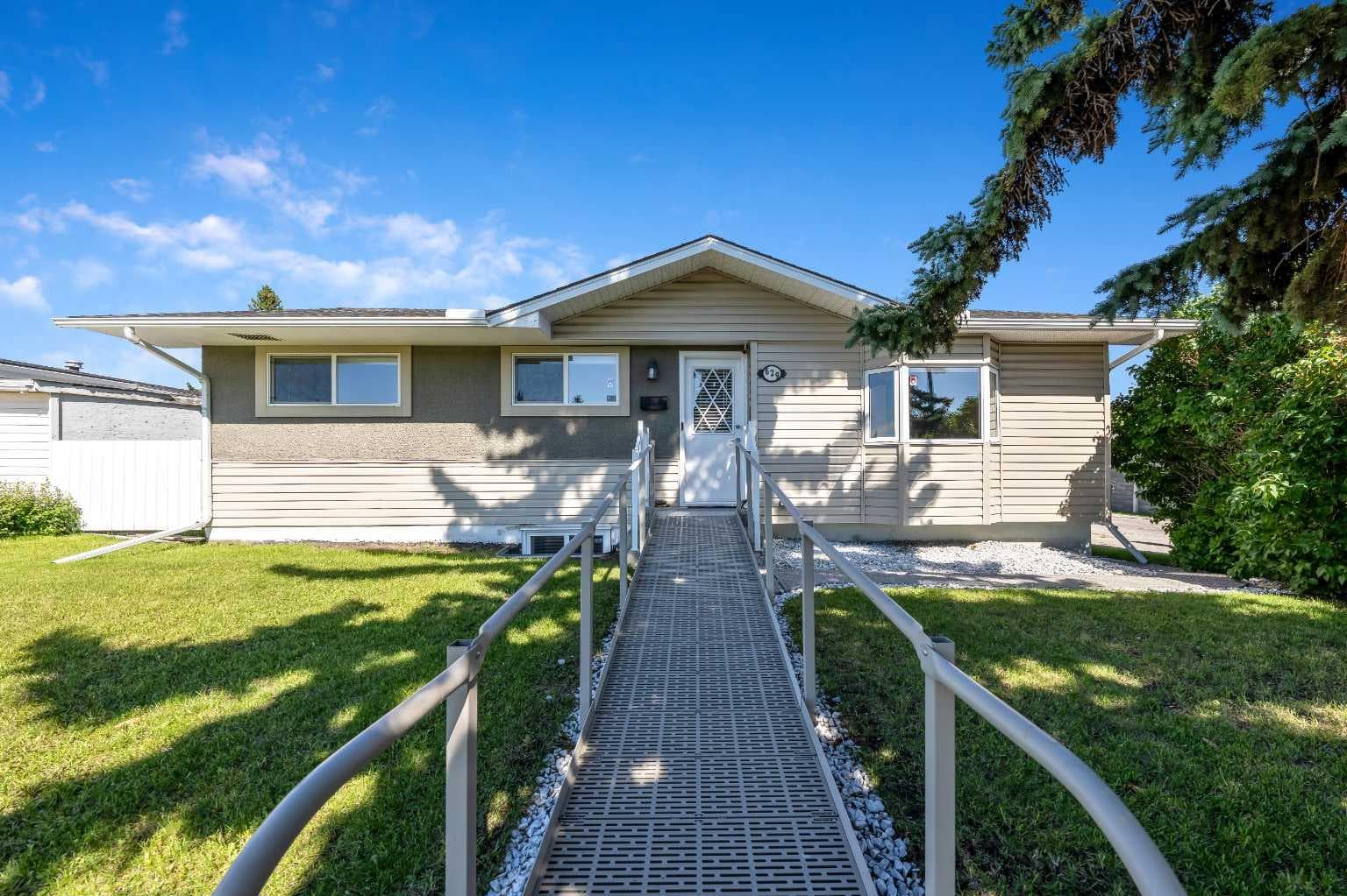 629 Agate Crescent SE