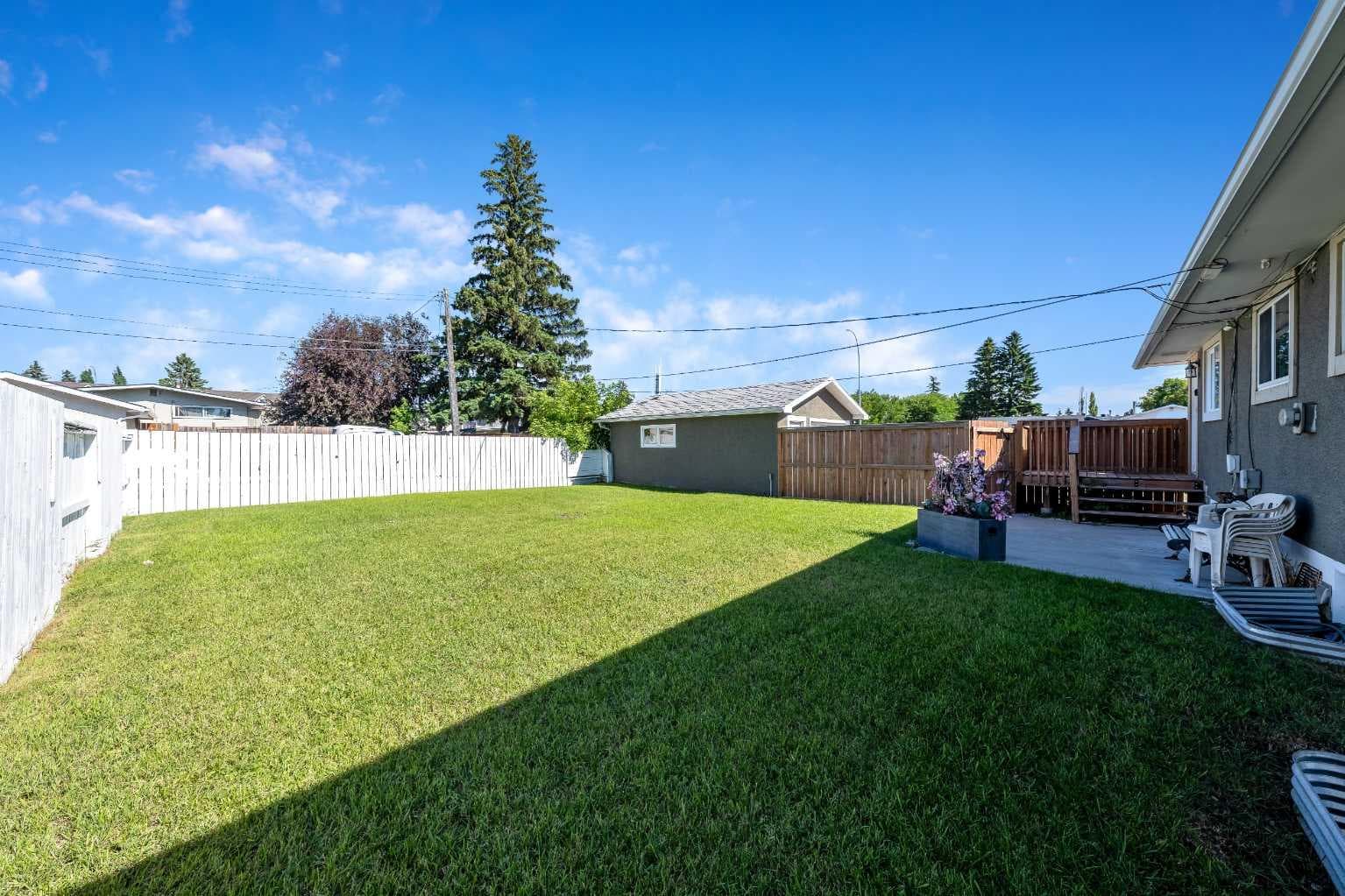 629 Agate Crescent SE