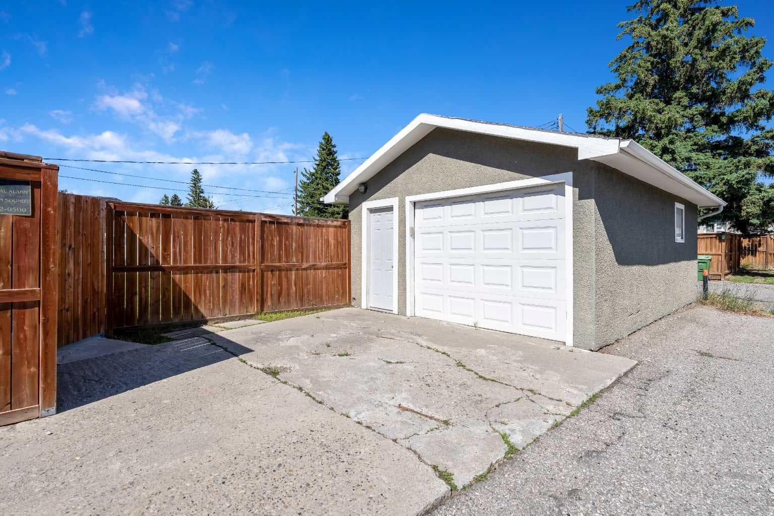 629 Agate Crescent SE