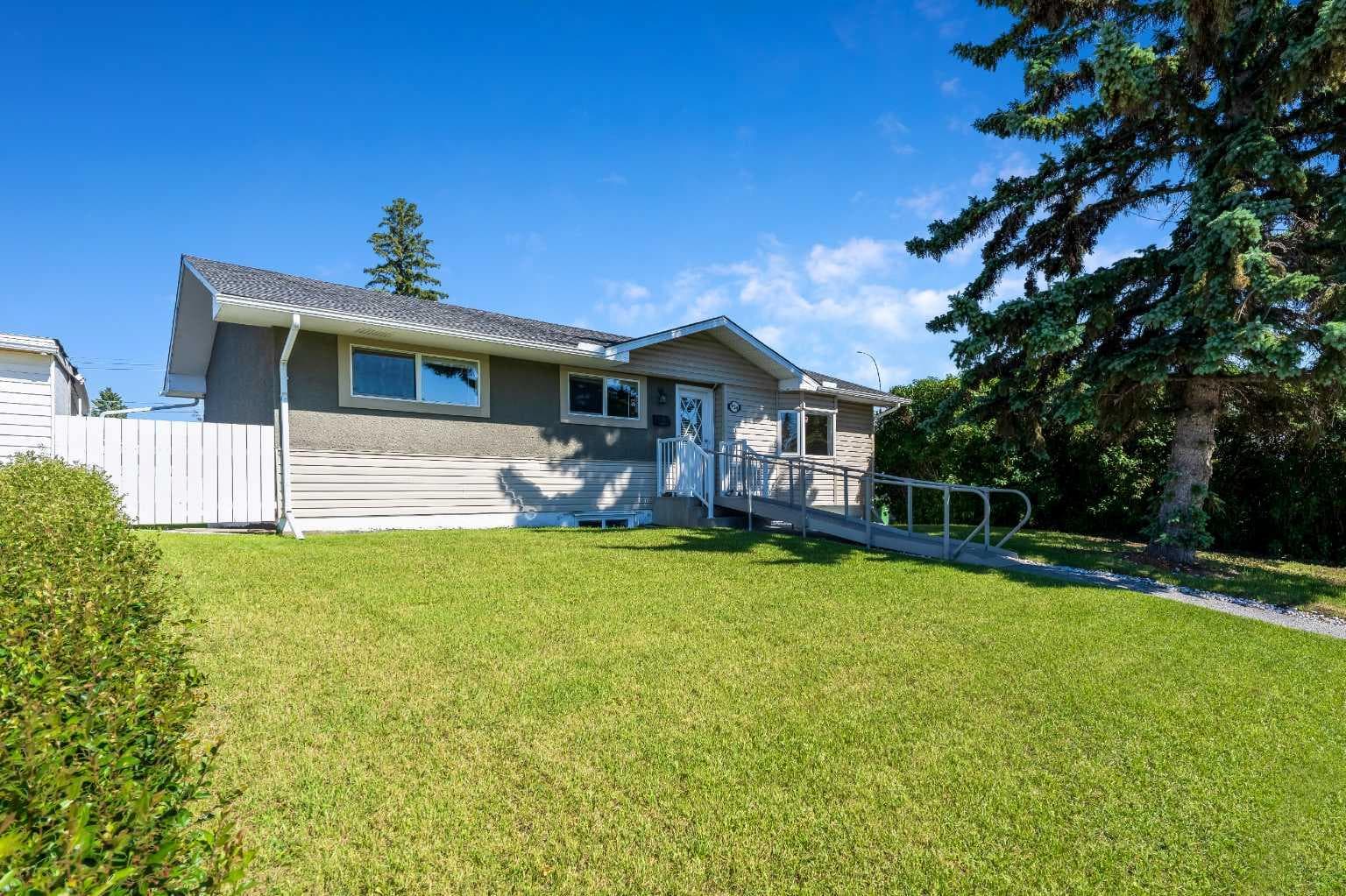 629 Agate Crescent SE