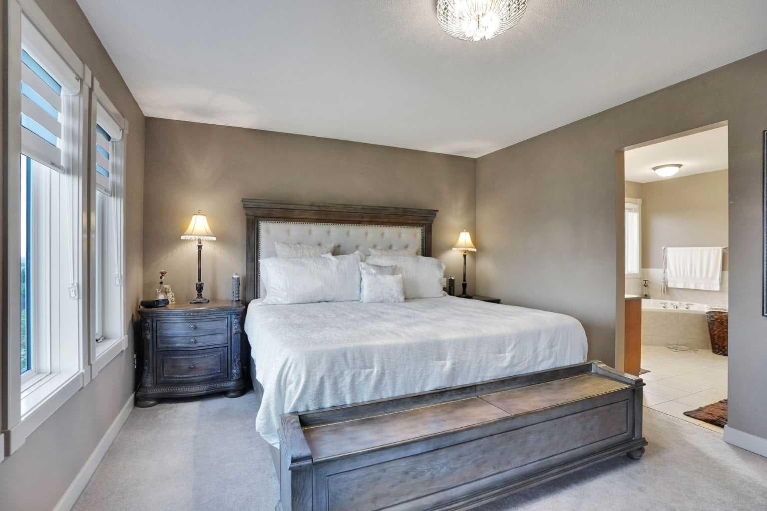 99 Arbour Vista Road NW