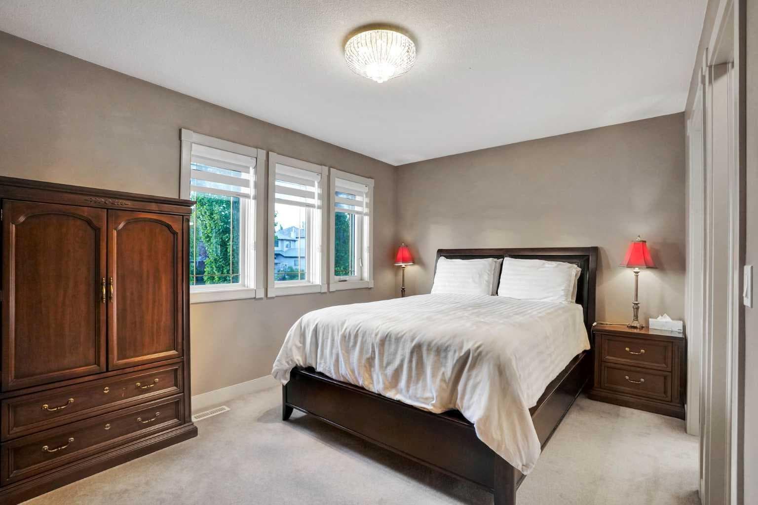 99 Arbour Vista Road NW