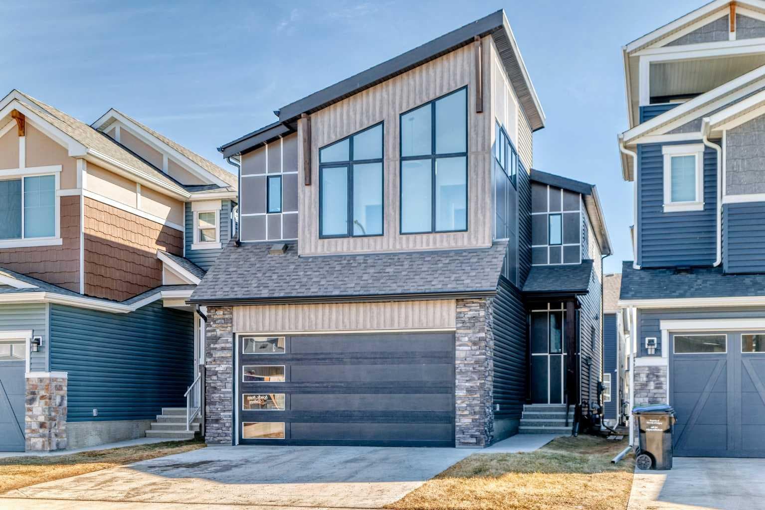 138 Silver Spruce Grove SW