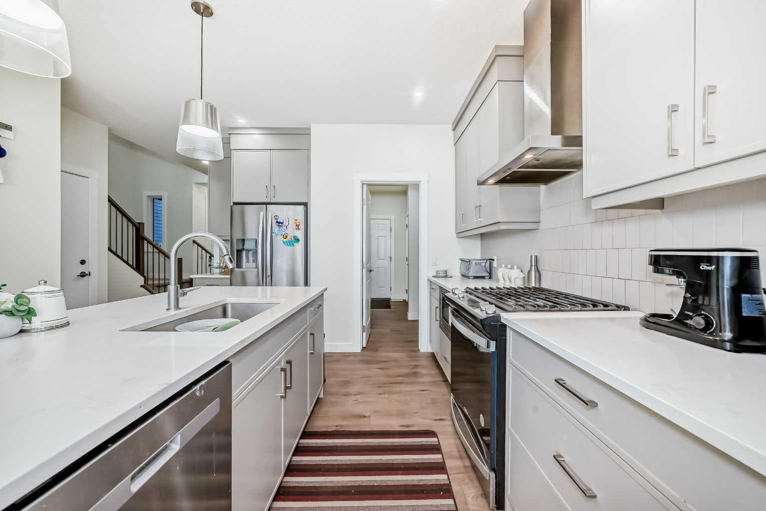 138 Silver Spruce Grove SW