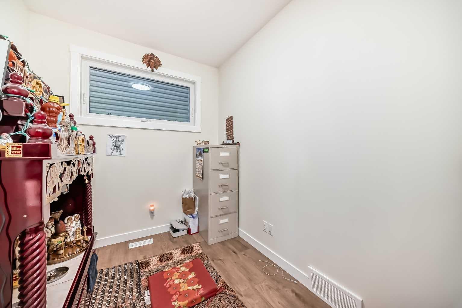 138 Silver Spruce Grove SW