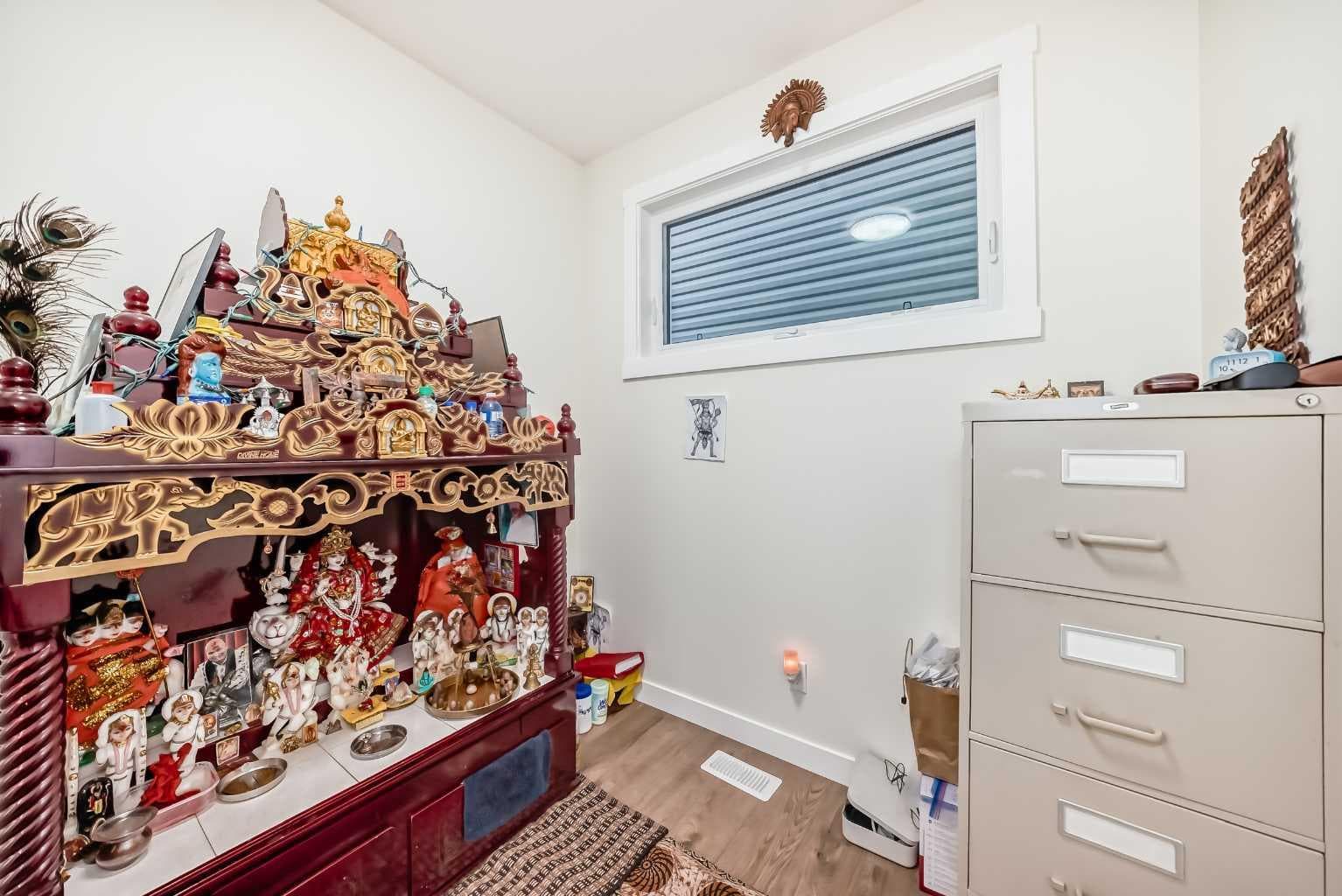 138 Silver Spruce Grove SW