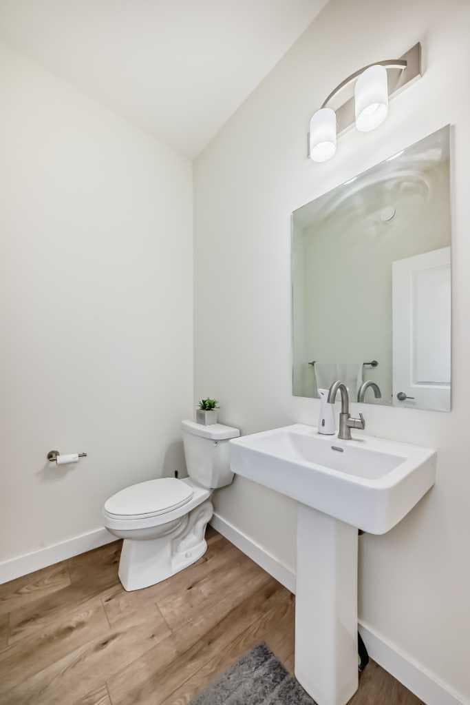 138 Silver Spruce Grove SW