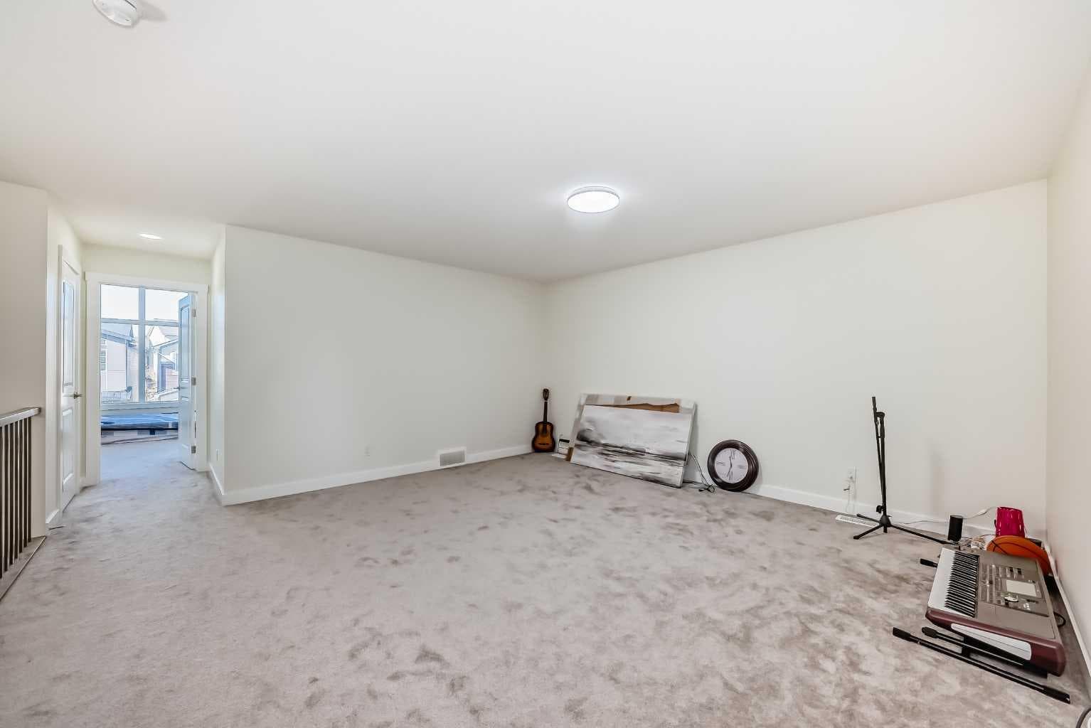 138 Silver Spruce Grove SW