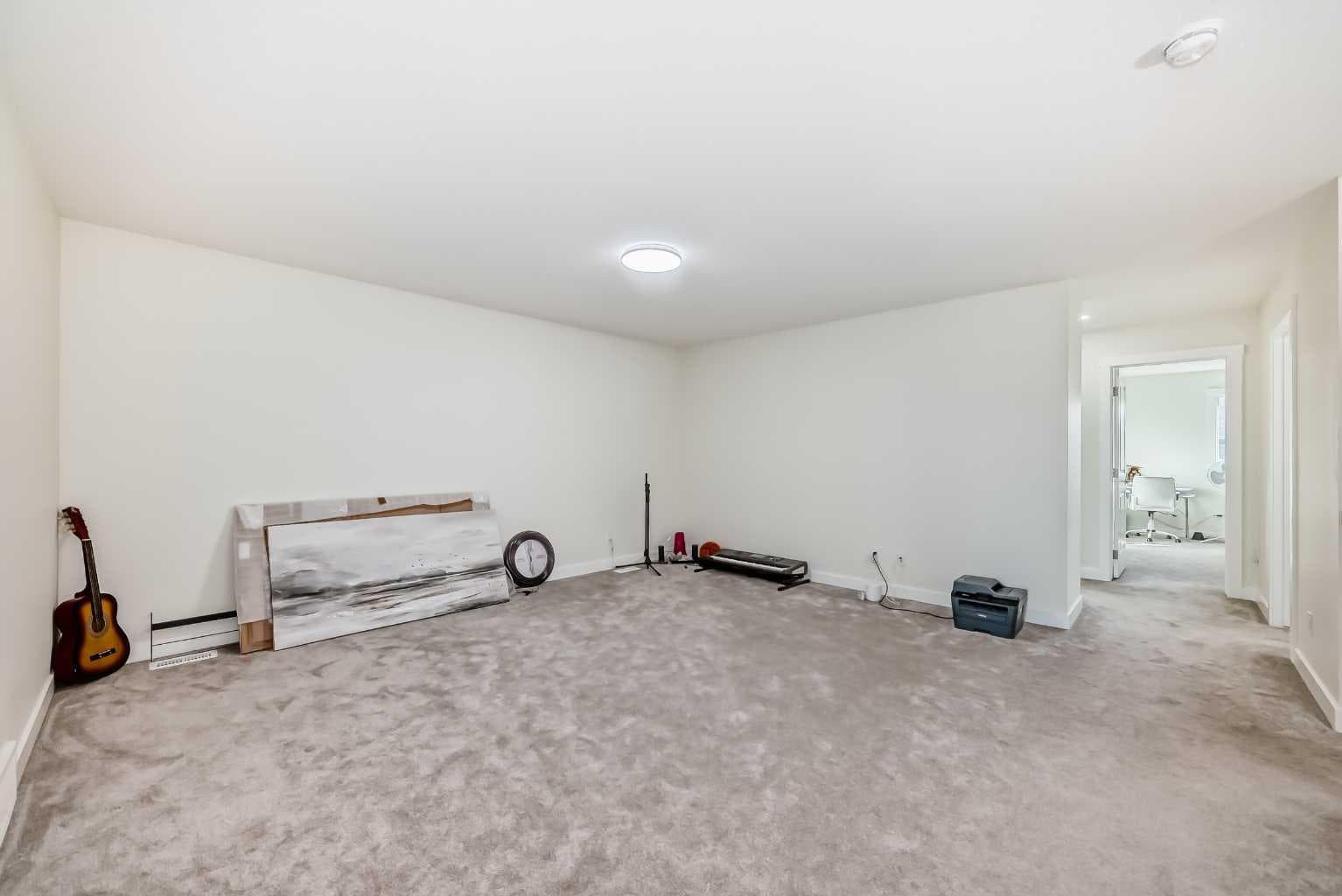 138 Silver Spruce Grove SW