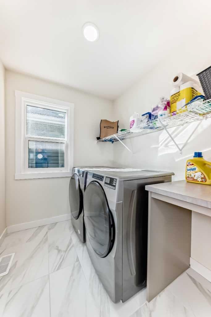 138 Silver Spruce Grove SW