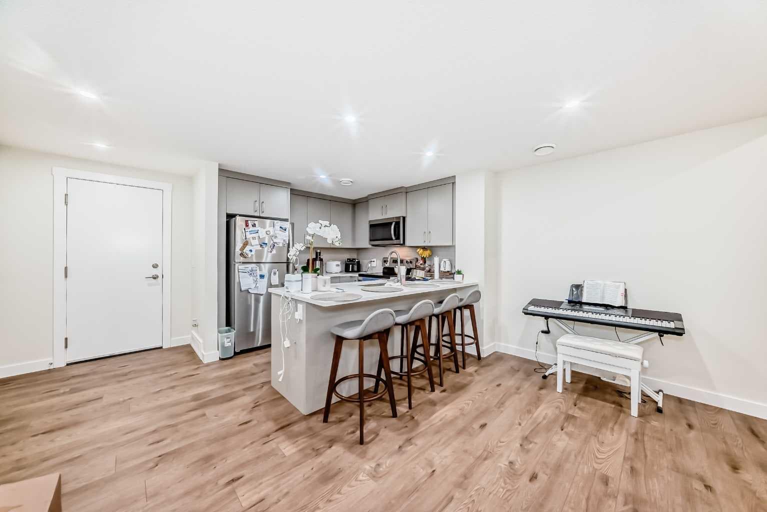 138 Silver Spruce Grove SW