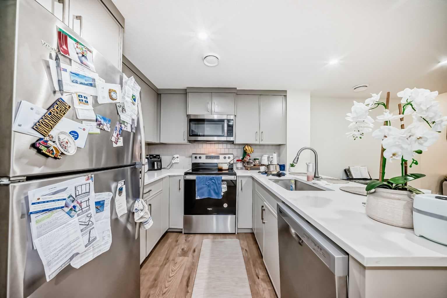 138 Silver Spruce Grove SW
