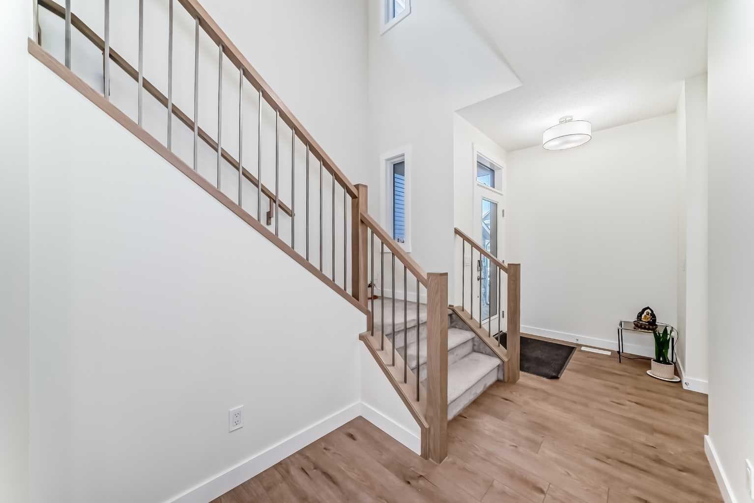 138 Silver Spruce Grove SW