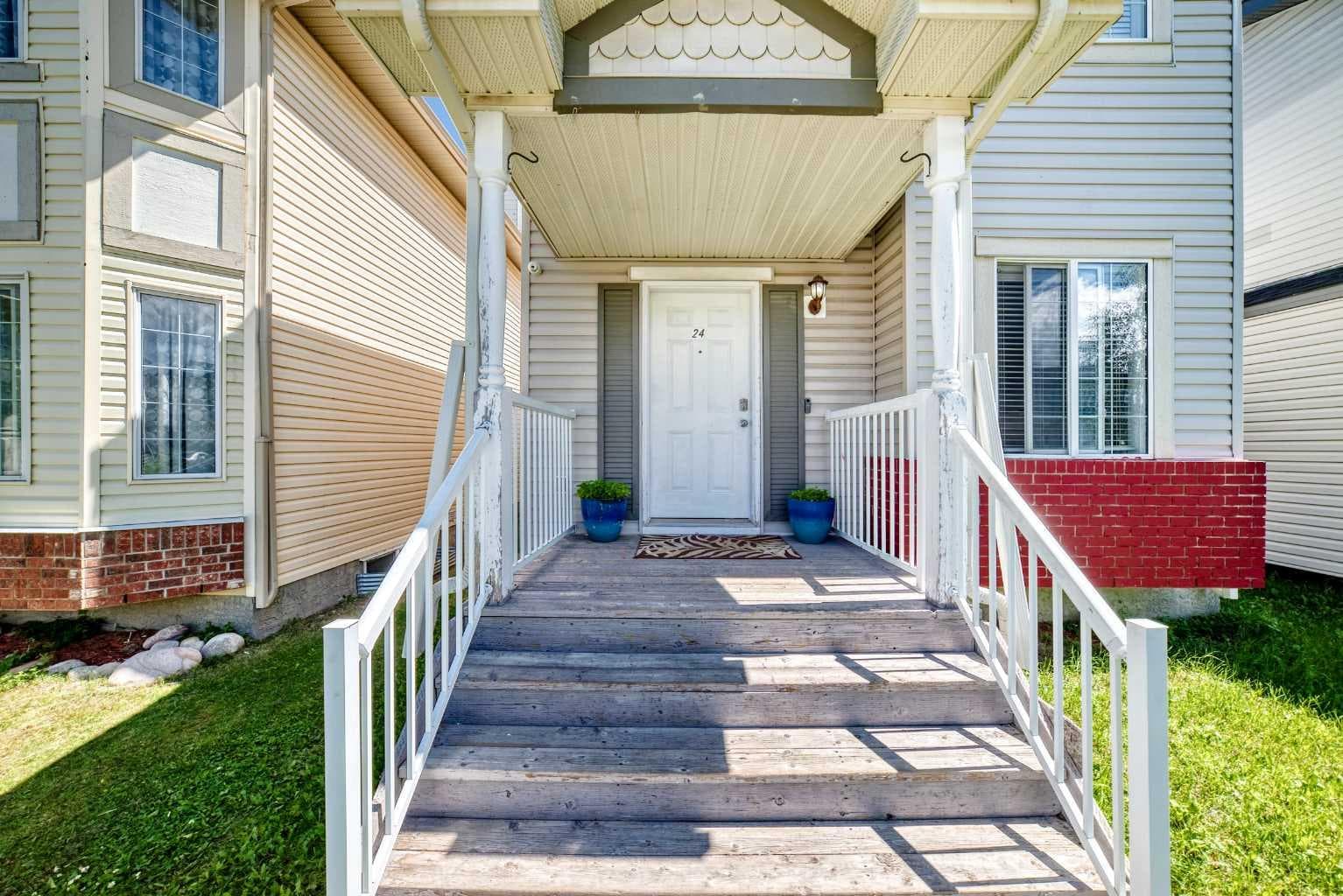 24 Taralake Road NE