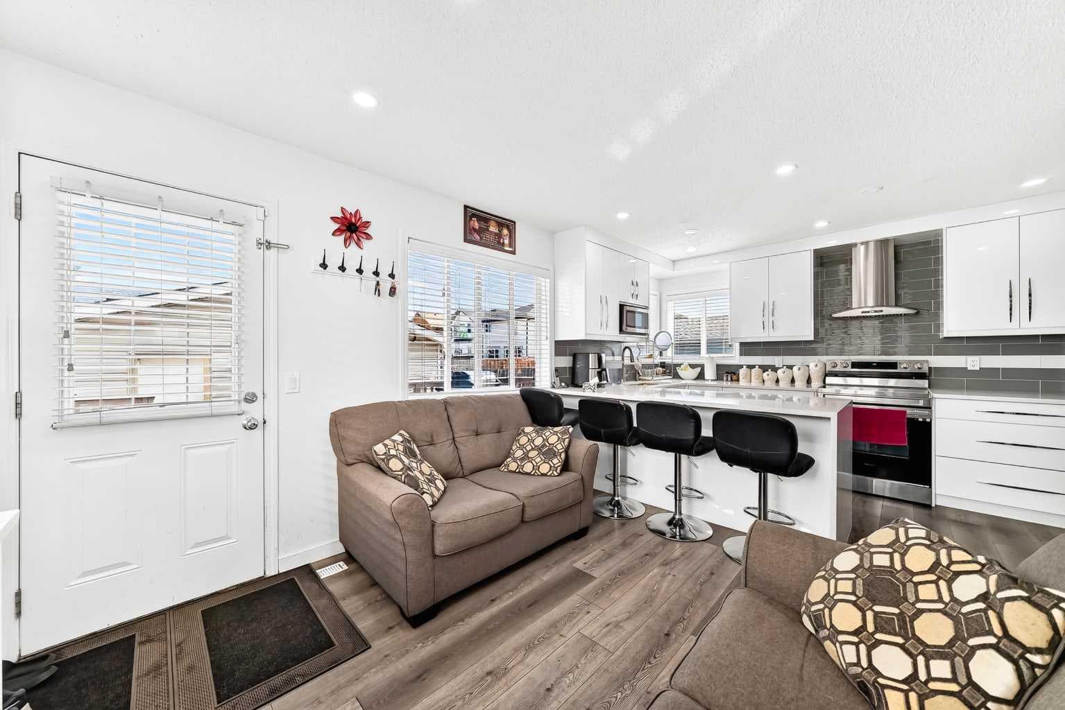 24 Taralake Road NE