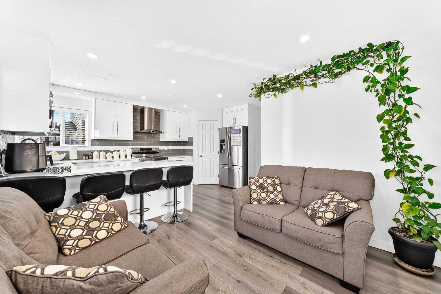 24 Taralake Road NE