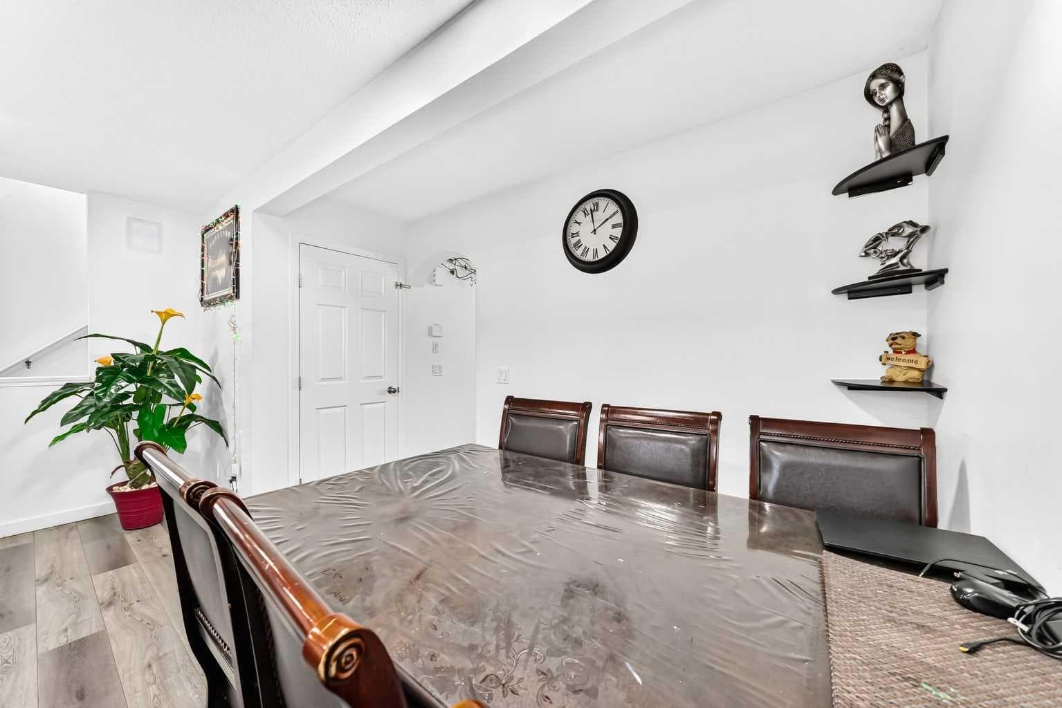 24 Taralake Road NE