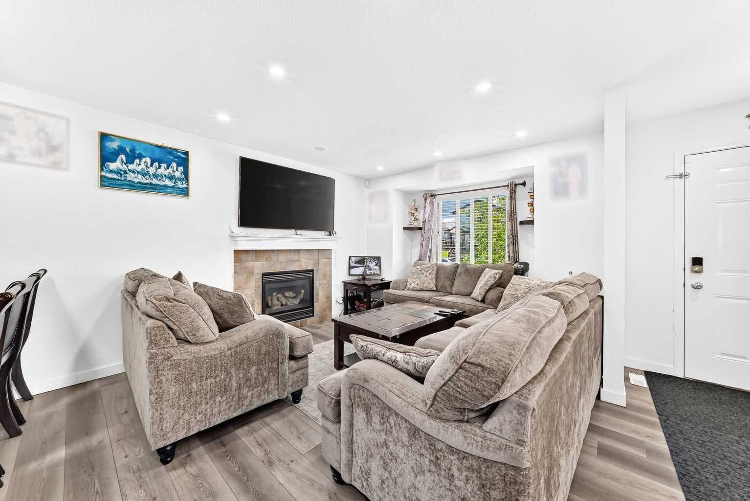 24 Taralake Road NE