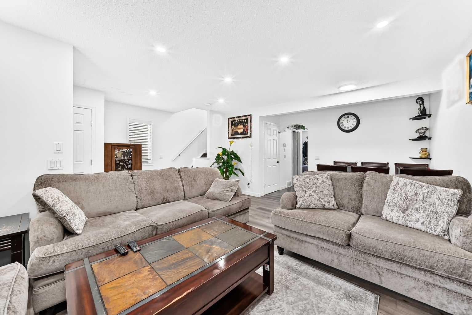 24 Taralake Road NE